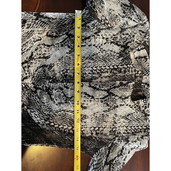 Windsor Sheer Mesh Top Size: Large L Animal Print - Picture 4 of 5